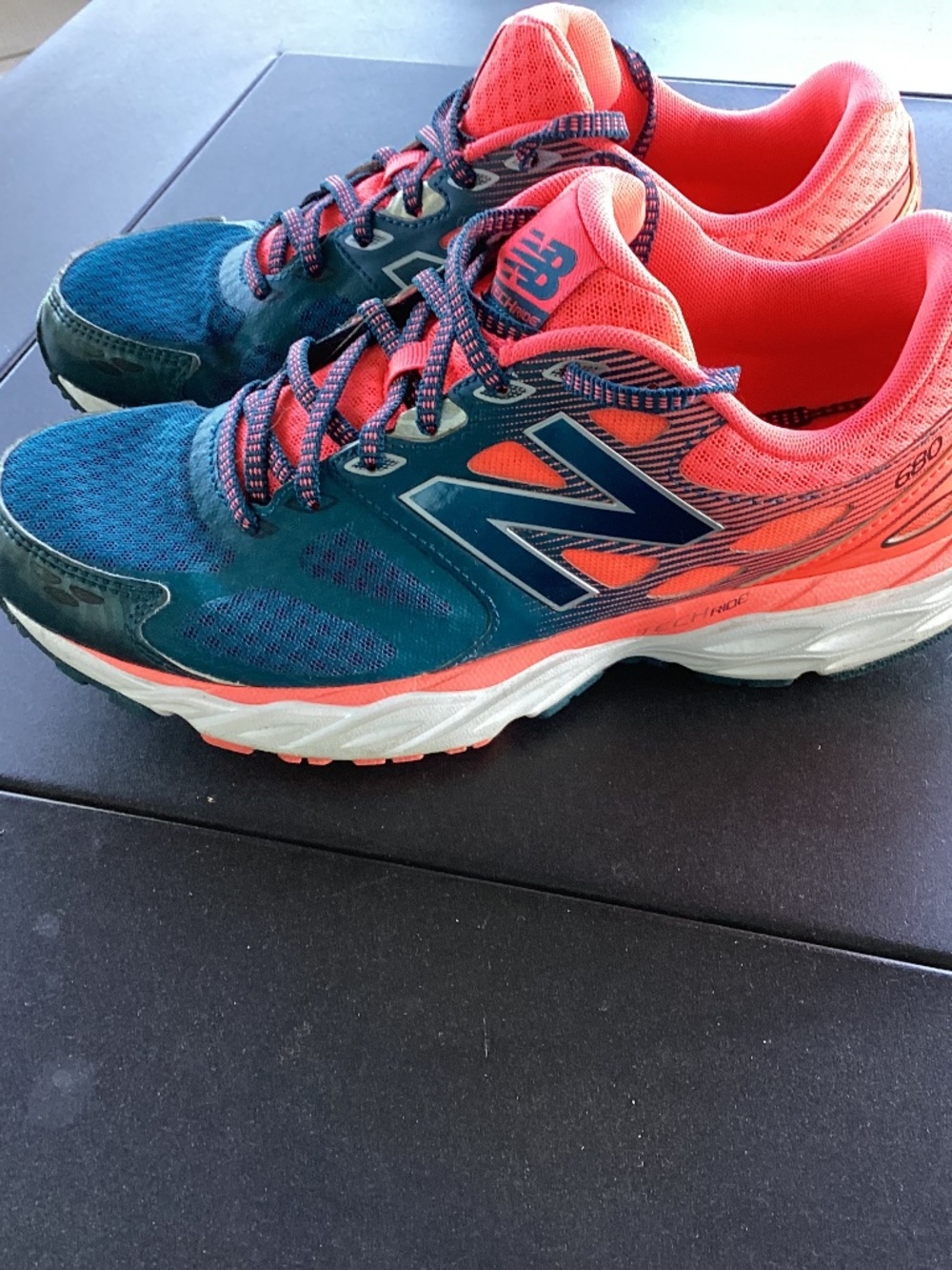 New Balance 680 tennis shoes